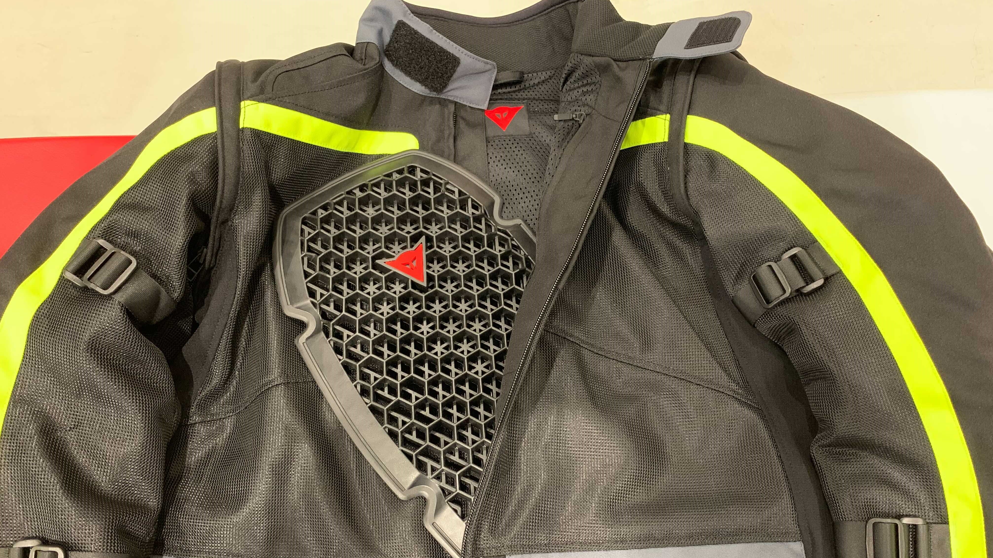 オフロードもオンロードもこれ一着で解決！ OUTLAW TEX JACKETのご案内
